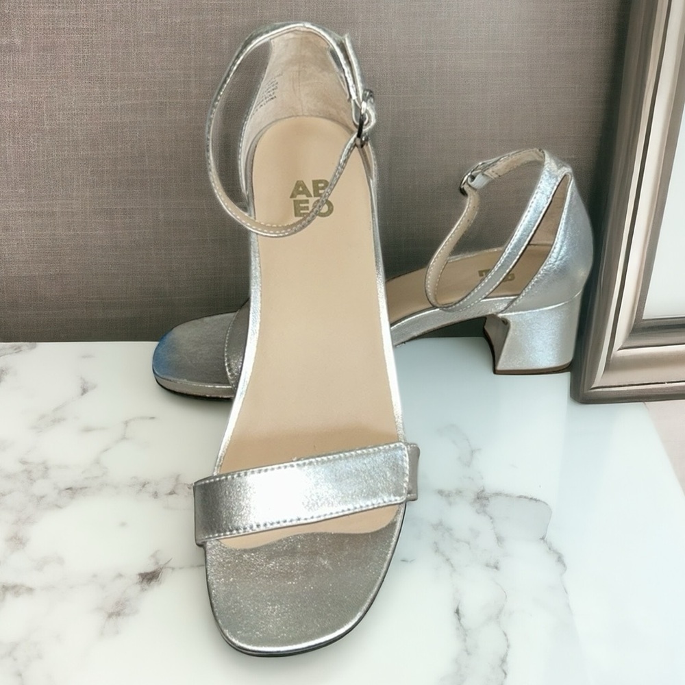 ABEO Avenue Strap in Silver Metallic Leather Dress Heel Sandal Size 9